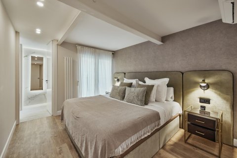 Duplex for sale in Madrid, Spain 2 bedrooms, 120 sq.m. No. 179963 - photo 8