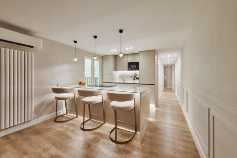 Duplex for sale in Madrid, Spain 2 bedrooms, 120 sq.m. No. 179963 - photo 2
