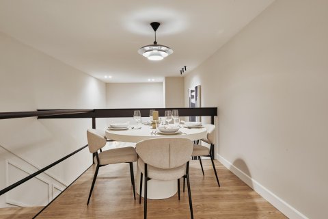 Duplex for sale in Madrid, Spain 2 bedrooms, 120 sq.m. No. 179963 - photo 4