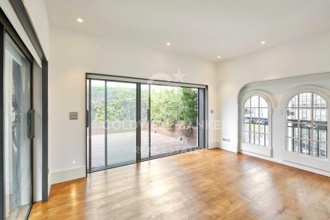 Kattohuoneisto myytävänä Barcelona, Espanja, 2 makuuhuonetta, 139 m2 No. 158803 - kuva 29