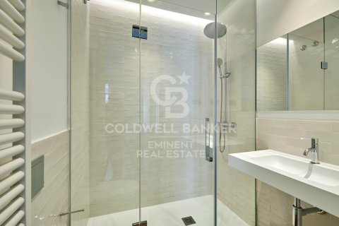 Kattohuoneisto myytävänä Barcelona, Espanja, 2 makuuhuonetta, 139 m2 No. 158803 - kuva 19