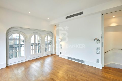Kattohuoneisto myytävänä Barcelona, Espanja, 2 makuuhuonetta, 139 m2 No. 158803 - kuva 26