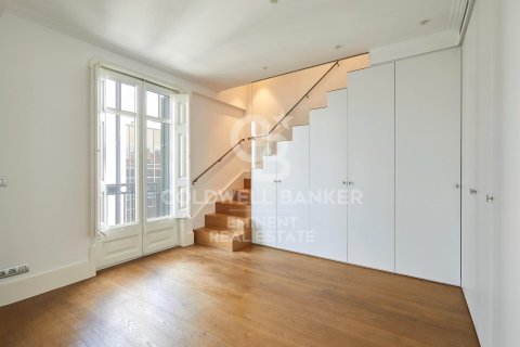 Kattohuoneisto myytävänä Barcelona, Espanja, 2 makuuhuonetta, 139 m2 No. 158803 - kuva 20