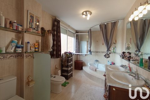 Dom w Meco, Madrid, Hiszpania 5 sypialni, 262 mkw. nr 152935 – zdjęcie 20