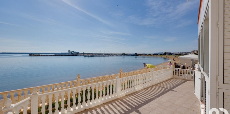 Huoneisto Torrevieja, Alicante, Espanja 4 makuuhuonetta, 146 m2 No. 152938