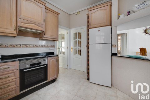 Huoneisto myytävänä Torrevieja, Alicante, Espanja, 4 makuuhuonetta, 146 m2 No. 152938 - kuva 11