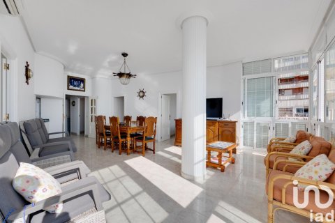 Huoneisto myytävänä Torrevieja, Alicante, Espanja, 4 makuuhuonetta, 146 m2 No. 152938 - kuva 3