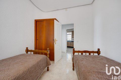 Huoneisto myytävänä Torrevieja, Alicante, Espanja, 4 makuuhuonetta, 146 m2 No. 152938 - kuva 24