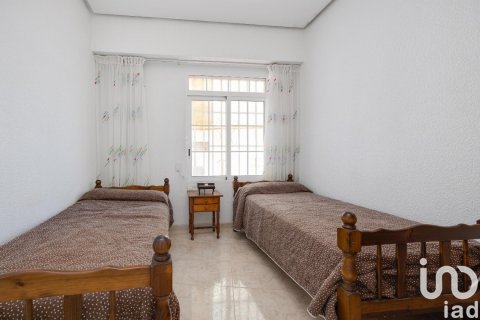 Huoneisto myytävänä Torrevieja, Alicante, Espanja, 4 makuuhuonetta, 146 m2 No. 152938 - kuva 23