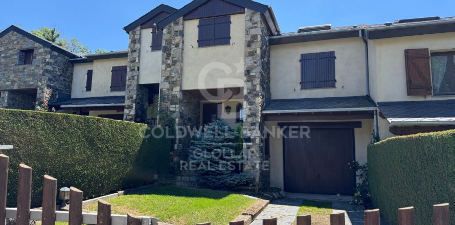 House in Spain 3 bedrooms,  No. 157463