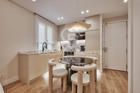 Huoneisto myytävänä Madrid, Espanja, 2 makuuhuonetta, 64 m2 No. 157461 - kuva 4