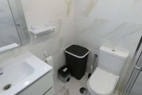 Apartment for sale in Torrevieja, Alicante, Spain 3 bedrooms, 85 sq.m. No. 144414 - photo 15