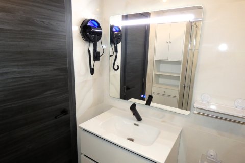 Apartment for sale in Torrevieja, Alicante, Spain 3 bedrooms, 85 sq.m. No. 144414 - photo 17