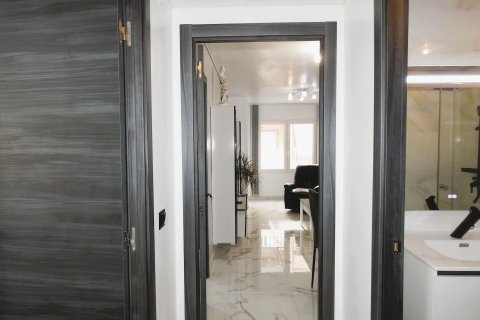 Apartment for sale in Torrevieja, Alicante, Spain 3 bedrooms, 85 sq.m. No. 144414 - photo 12