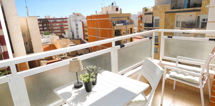 Apartment à Torrevieja, Alicante, Espagne 3 chambres, 79 m2 No. 144416