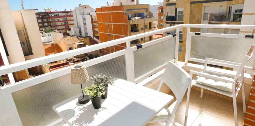 Apartment in Torrevieja, Alicante, Spain 3 bedrooms, 79 sq.m. No. 144416