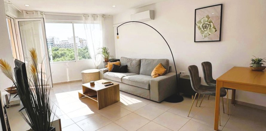 Apartment in Torrevieja, Alicante, Spain 3 bedrooms, 83 sq.m. No. 144415