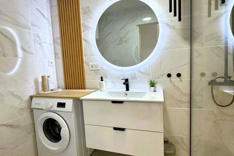 Apartment for sale in Torrevieja, Alicante, Spain 3 bedrooms, 83 sq.m. No. 144415 - photo 19