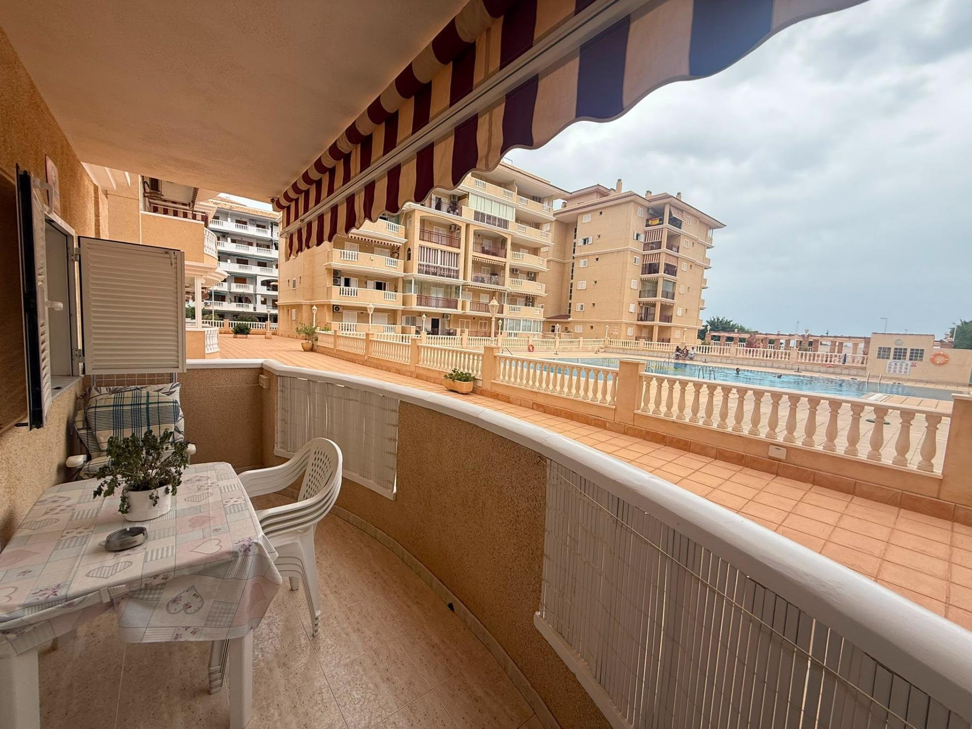 Apartamento en La Mata, Alicante, España 2 dormitorios, 70 m2 No. 195236