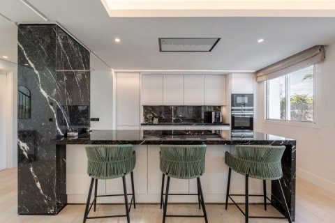 Huvila myytävänä Marbella, Malaga, Espanja, 5 makuuhuonetta, 448 m2 No. 136035 - kuva 10