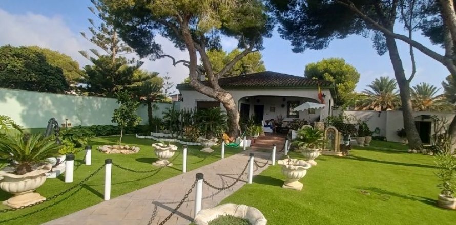 Villa Alicante, Spain 3 bedrooms, 250 sq.m. No. 111335