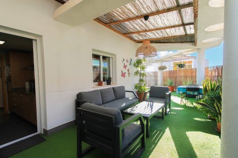 Apartment for sale in Alicante, Spain 3 bedrooms, 84 sq.m. No. 155077 - photo 2