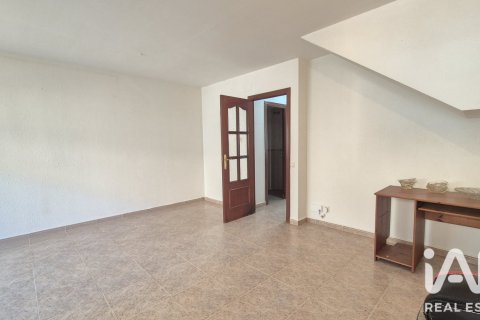 Casa adosada en venta en Castellet i la Gornal, Barcelona, España 5 dormitorios, 129 m2 No. 193466 - foto 3