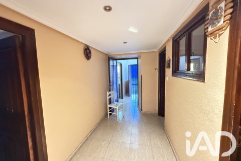 Продажа дома в Вильяманьян, Леон, Испания 3 спальни, 402м2 №193470 - фото 9