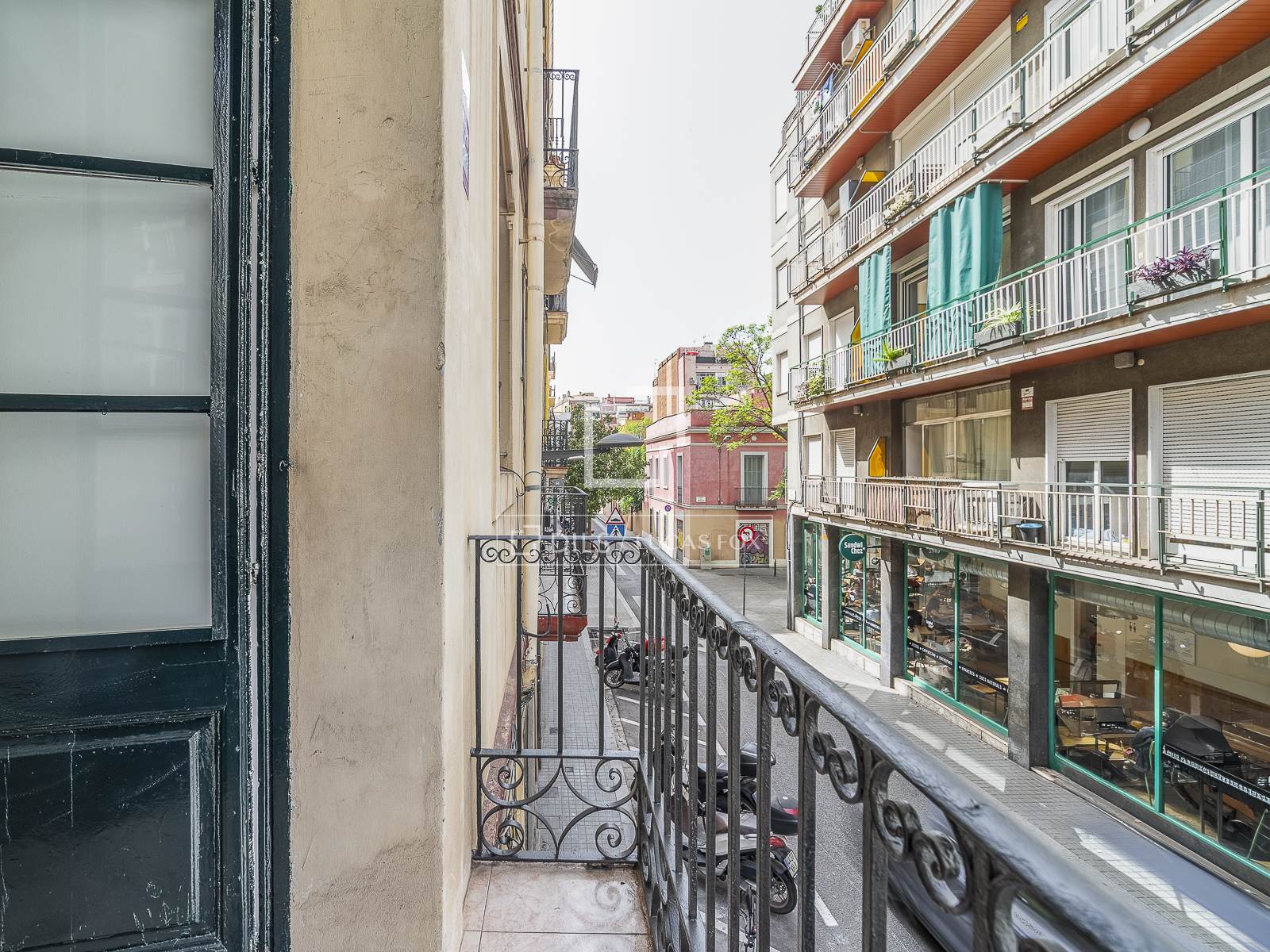 Квартира в Барселона, Испания 2 спальни, 79м2 №192799