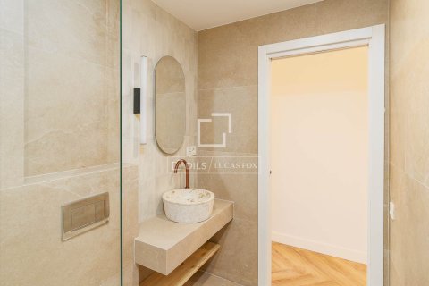 Huoneisto myytävänä Barcelona, Espanja, 2 makuuhuonetta, 79 m2 No. 192799 - kuva 29