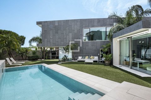 Huvila myytävänä Sant Cugat Del Valles, Barcelona, Espanja, 4 makuuhuonetta, 429 m2 No. 192801 - kuva 2