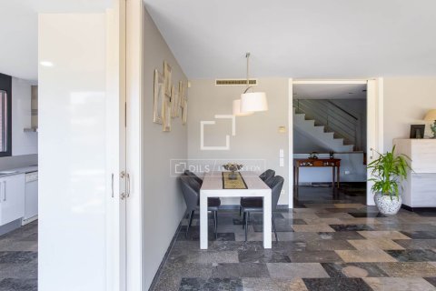 Villa en venta en Sant Vicenc De Montalt, Barcelona, España 5 dormitorios, 292 m2 No. 192800 - foto 12