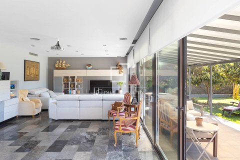 Villa en venta en Sant Vicenc De Montalt, Barcelona, España 5 dormitorios, 292 m2 No. 192800 - foto 6