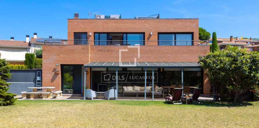 Villa en Sant Vicenc De Montalt, Barcelona, España 5 dormitorios, 292 m2 No. 192800