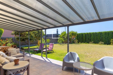 Villa en venta en Sant Vicenc De Montalt, Barcelona, España 5 dormitorios, 292 m2 No. 192800 - foto 4
