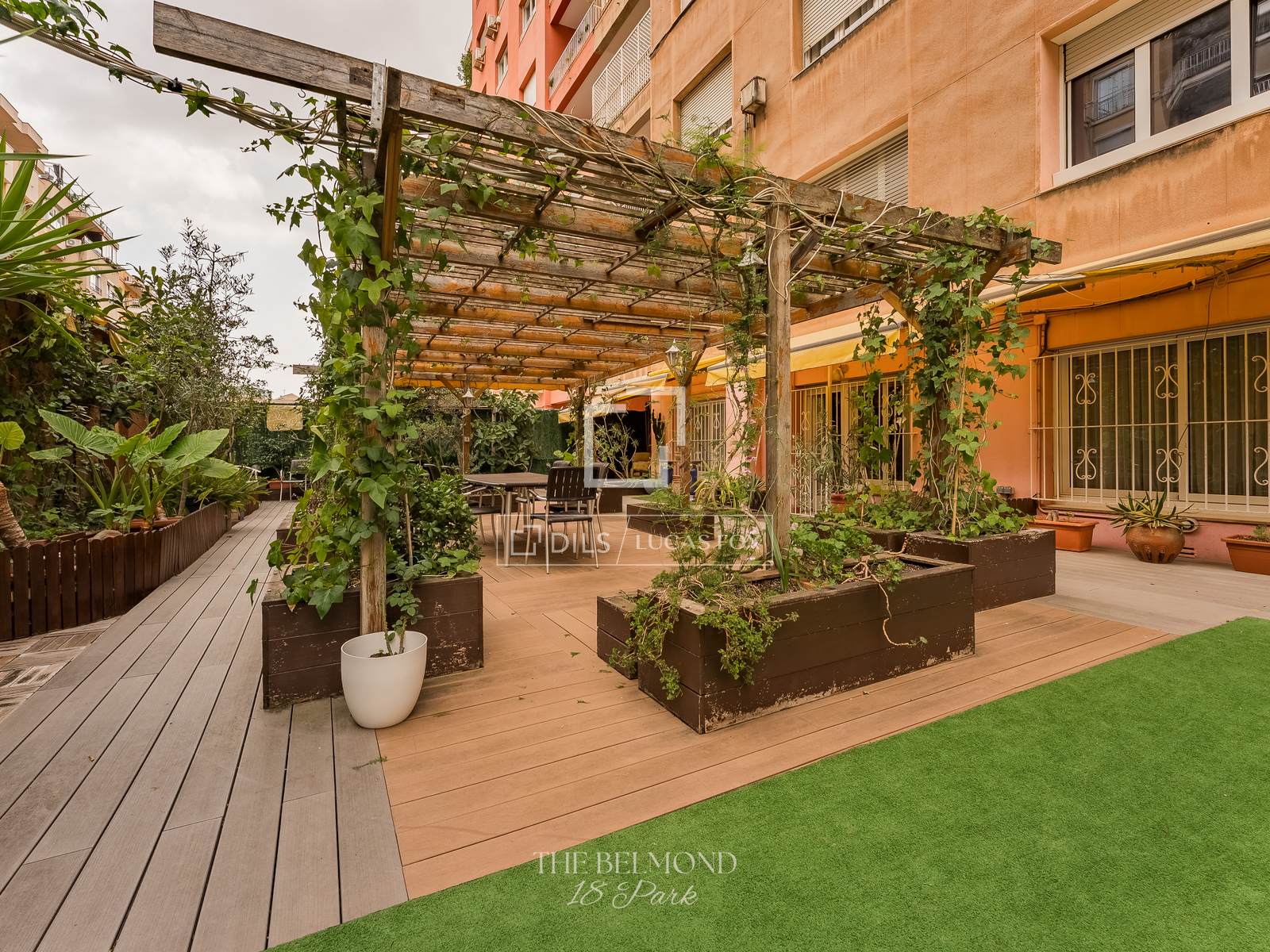 Apartment in Barcelona, Spain 6 bedrooms, 683 sq.m. No. 192803