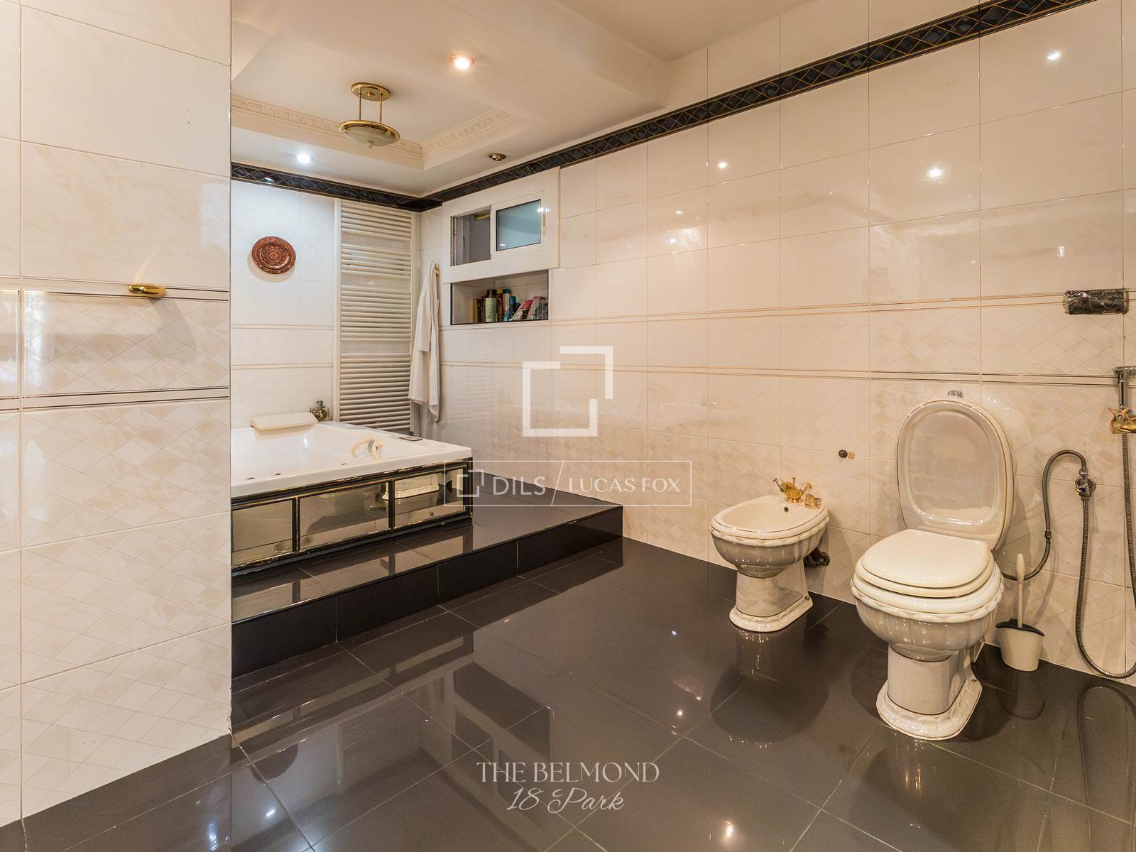 Apartment in Barcelona, Spain 6 bedrooms, 683 sq.m. No. 192803