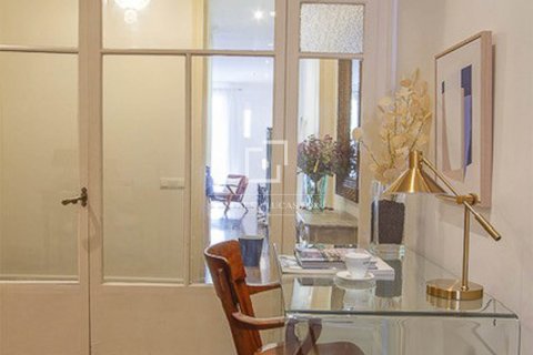 Huoneisto myytävänä Barcelona, Espanja, 2 makuuhuonetta, 116 m2 No. 192804 - kuva 9