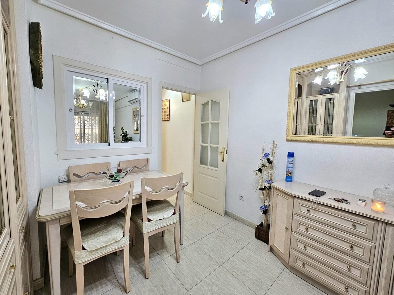 Appartamento a Torrevieja, Alicante, Spagna 2 camere da letto, 55 mq. N° 184382