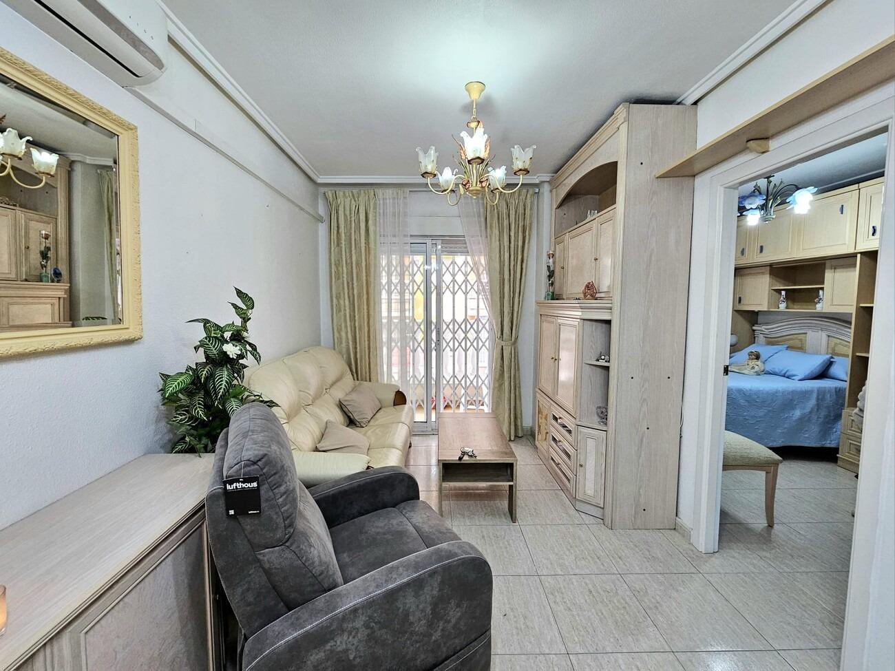 Appartamento a Torrevieja, Alicante, Spagna 2 camere da letto, 55 mq. N° 184382
