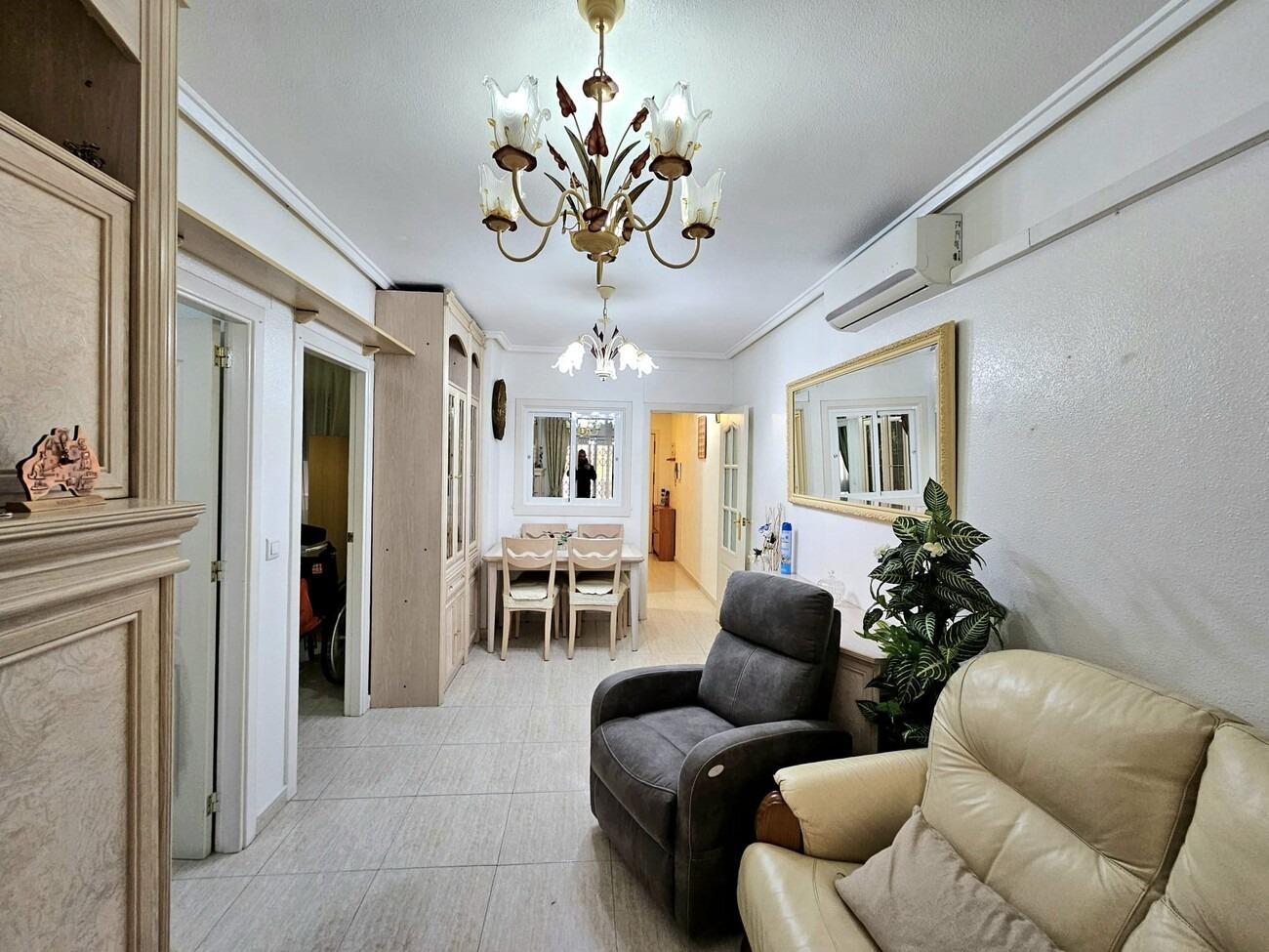 Appartamento a Torrevieja, Alicante, Spagna 2 camere da letto, 55 mq. N° 184382