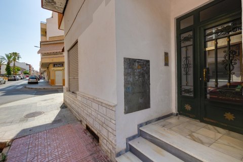 Apartamento en venta en Torrevieja, Alicante, España 2 dormitorios, 61 m2 No. 184381 - foto 3