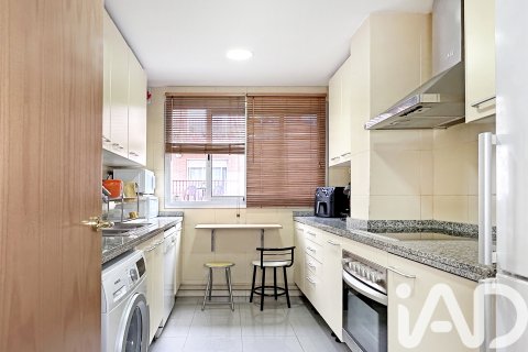 Продажа квартиры в Барселона, Испания 3 спальни, 98м2 №152435 - фото 12