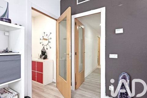 Продажа квартиры в Барселона, Испания 3 спальни, 98м2 №152435 - фото 6