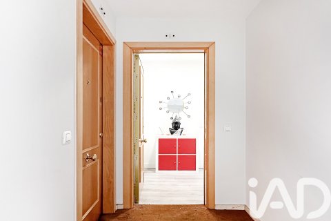 Продажа квартиры в Барселона, Испания 3 спальни, 98м2 №152435 - фото 3