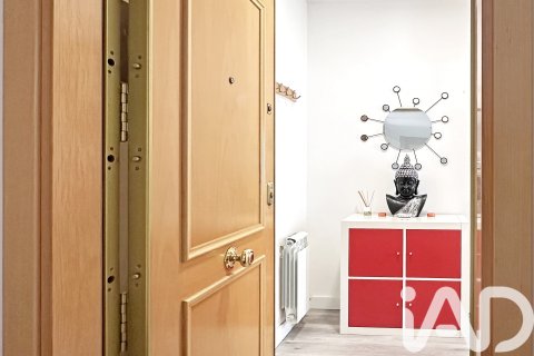 Продажа квартиры в Барселона, Испания 3 спальни, 98м2 №152435 - фото 4