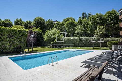 Apartamento en venta en Sant Cugat del Vallès, Barcelona, España 4 dormitorios, 150 m2 No. 168316 - foto 2