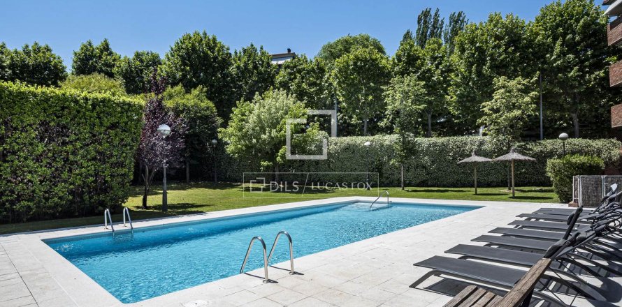 Apartamento en Sant Cugat del Vallès, Barcelona, España 4 dormitorios, 120 m2 No. 168316