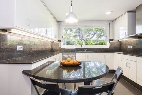 Villa en venta en Sant Cugat del Vallès, Barcelona, España 5 dormitorios, 535 m2 No. 168313 - foto 6