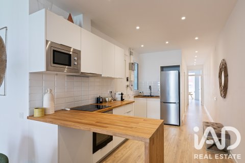 Продажа квартиры в Барселона, Испания 2 спальни, 84м2 №188047 - фото 8